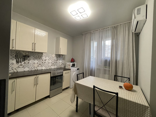 Продам двухкомнатную (2-комн.) квартиру, Западный Обход ул, 42к8, Краснодар г