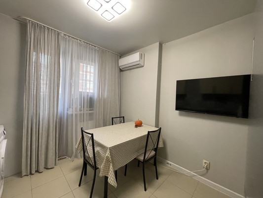 Продам двухкомнатную (2-комн.) квартиру, Западный Обход ул, 42к8, Краснодар г