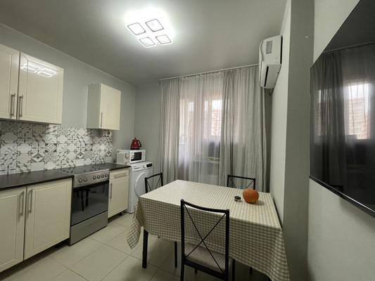 Продам двухкомнатную (2-комн.) квартиру, Западный Обход ул, 42к8, Краснодар г