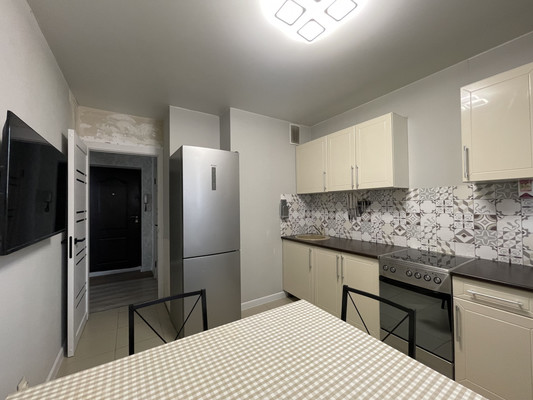 Продам двухкомнатную (2-комн.) квартиру, Западный Обход ул, 42к8, Краснодар г