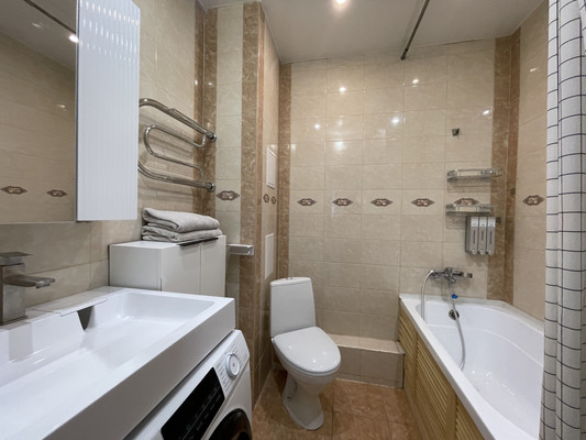 Продам двухкомнатную (2-комн.) квартиру, Западный Обход ул, 42к8, Краснодар г