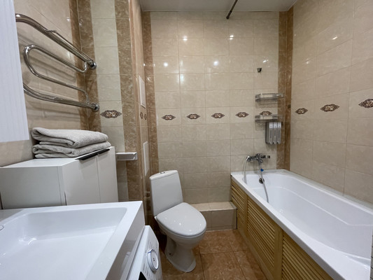 Продам двухкомнатную (2-комн.) квартиру, Западный Обход ул, 42к8, Краснодар г