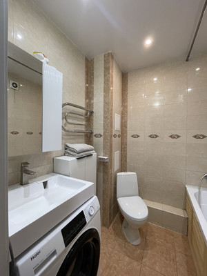 Продам двухкомнатную (2-комн.) квартиру, Западный Обход ул, 42к8, Краснодар г