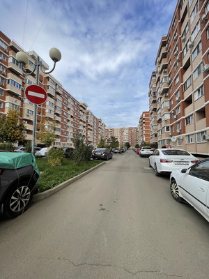 Продам двухкомнатную (2-комн.) квартиру, Западный Обход ул, 42к8, Краснодар г