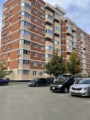 Продам двухкомнатную (2-комн.) квартиру, Западный Обход ул, 42к8, Краснодар г