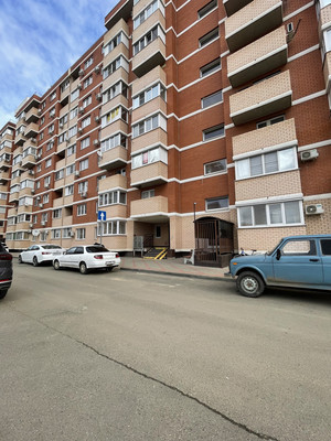 Продам двухкомнатную (2-комн.) квартиру, Западный Обход ул, 42к8, Краснодар г