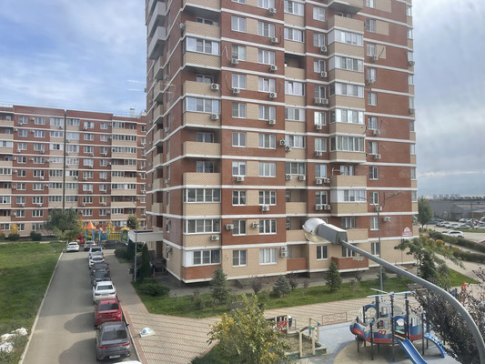 Продам двухкомнатную (2-комн.) квартиру, Западный Обход ул, 42к8, Краснодар г