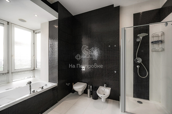 Продам многокомнатную квартиру, Мосфильмовская ул, 70к3, Москва г