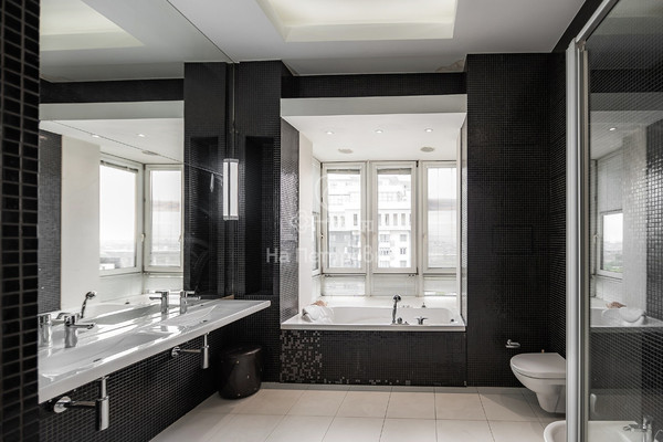 Продам многокомнатную квартиру, Мосфильмовская ул, 70к3, Москва г