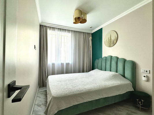 Сдам трехкомнатную (3-комн.) квартиру, Ленина (Молдовка мкр) ул, 298кб, Сочи г