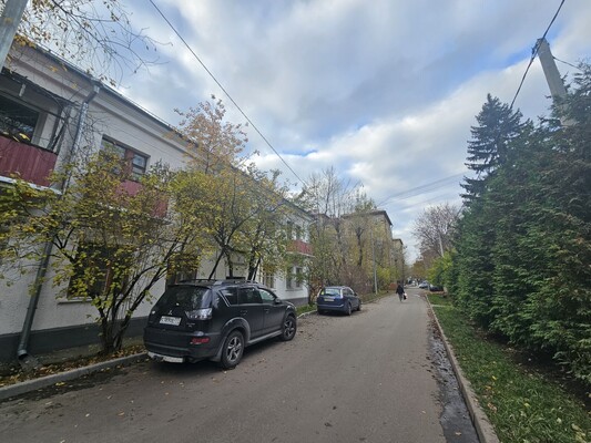 Продам трехкомнатную (3-комн.) квартиру, Панфилова ул, 10, Москва г