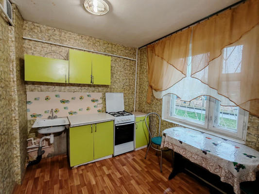 Продам однокомнатную (1-комн.) квартиру, Генерала Кныша ул, 10, Гатчина г