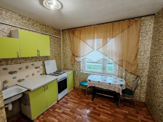 Продам однокомнатную (1-комн.) квартиру, Генерала Кныша ул, 10, Гатчина г