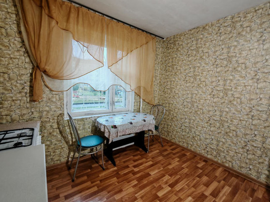 Продам однокомнатную (1-комн.) квартиру, Генерала Кныша ул, 10, Гатчина г