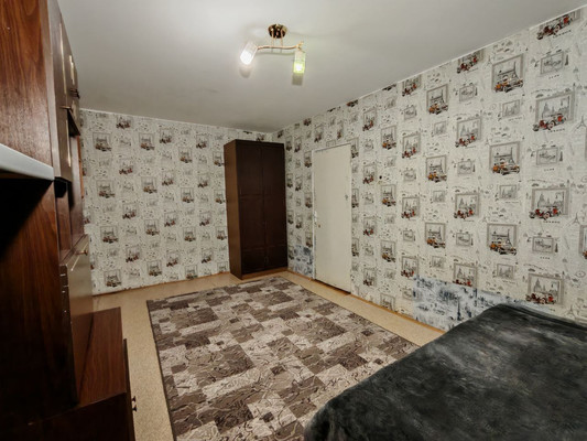 Продам однокомнатную (1-комн.) квартиру, Генерала Кныша ул, 10, Гатчина г