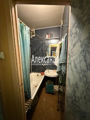 Продам комнату в 3-комн. квартире, Подвойского ул, 17к2, Санкт-Петербург г