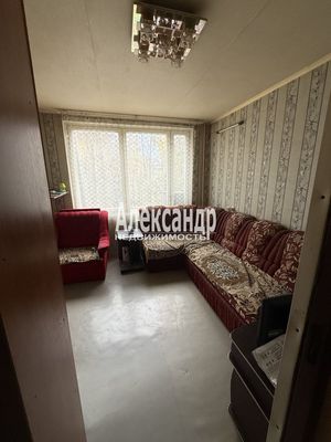 Продам комнату в 3-комн. квартире, Подвойского ул, 17к2, Санкт-Петербург г