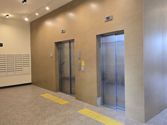 Продам трехкомнатную (3-комн.) квартиру, Новомосковская ул, 1к1, Москва г