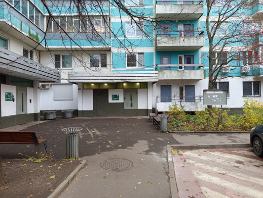 Продам трехкомнатную (3-комн.) квартиру, Барвихинская ул, 4к1, Москва г