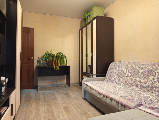 Продам трехкомнатную (3-комн.) квартиру, Барвихинская ул, 4к1, Москва г