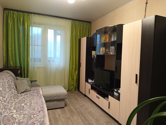 Продам трехкомнатную (3-комн.) квартиру, Барвихинская ул, 4к1, Москва г