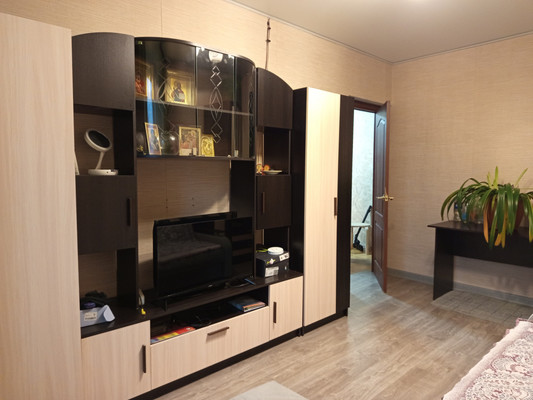 Продам трехкомнатную (3-комн.) квартиру, Барвихинская ул, 4к1, Москва г