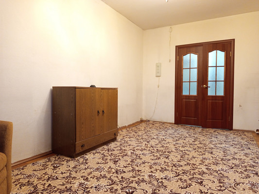 Продам трехкомнатную (3-комн.) квартиру, Барвихинская ул, 4к1, Москва г