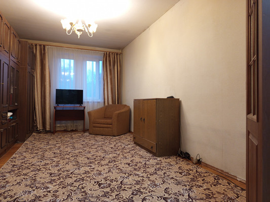 Продам трехкомнатную (3-комн.) квартиру, Барвихинская ул, 4к1, Москва г