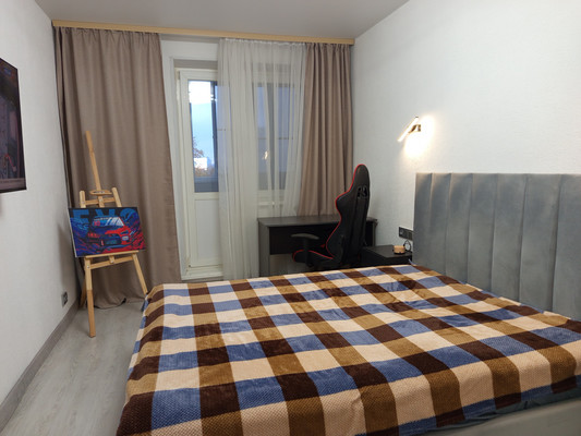 Продам трехкомнатную (3-комн.) квартиру, Барвихинская ул, 4к1, Москва г