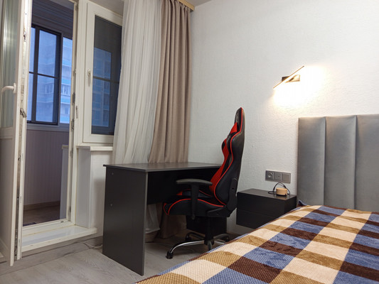 Продам трехкомнатную (3-комн.) квартиру, Барвихинская ул, 4к1, Москва г