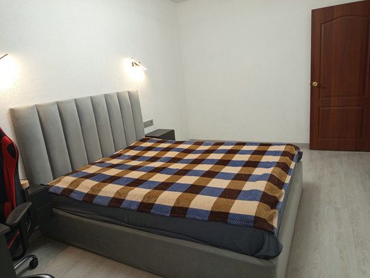 Продам трехкомнатную (3-комн.) квартиру, Барвихинская ул, 4к1, Москва г