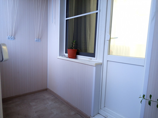 Продам трехкомнатную (3-комн.) квартиру, Барвихинская ул, 4к1, Москва г