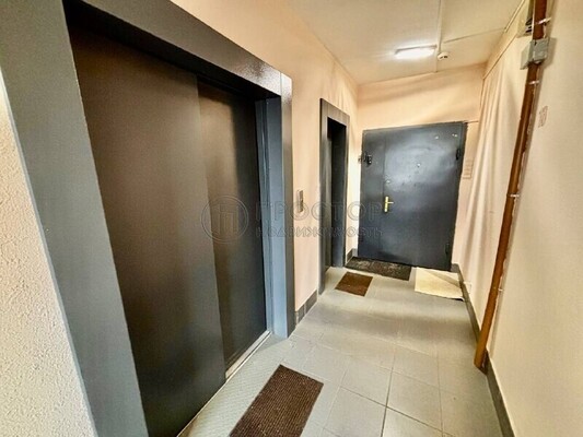 Продам двухкомнатную (2-комн.) квартиру, Рогова ул, 7к2, Москва г