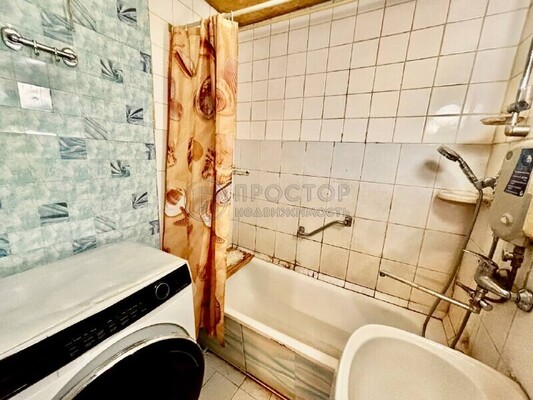 Продам двухкомнатную (2-комн.) квартиру, Рогова ул, 7к2, Москва г