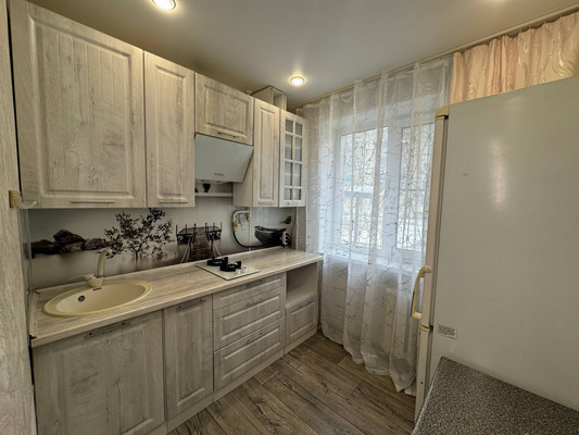 Продам двухкомнатную (2-комн.) квартиру, Интернациональный пр-кт, 45, Комсомольск-на-Амуре г