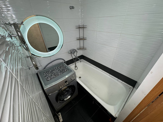 Продам двухкомнатную (2-комн.) квартиру, Интернациональный пр-кт, 45, Комсомольск-на-Амуре г