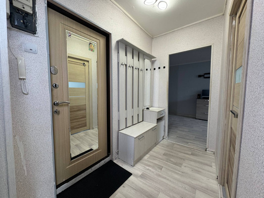 Продам двухкомнатную (2-комн.) квартиру, Ленина пр-кт, 81к3, Комсомольск-на-Амуре г