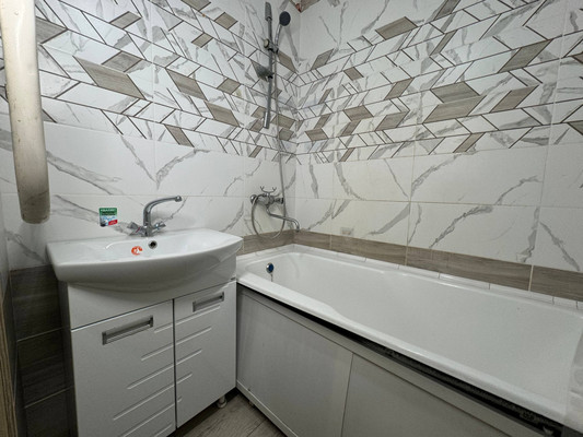 Продам двухкомнатную (2-комн.) квартиру, Ленина пр-кт, 81к3, Комсомольск-на-Амуре г