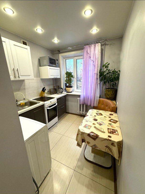 Продам трехкомнатную (3-комн.) квартиру, Рябикова б-р, 5А, Иркутск г