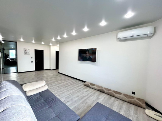 Продам трехкомнатную (3-комн.) квартиру, Куколкина ул, 11, Воронеж г