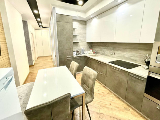 Продам двухкомнатную (2-комн.) квартиру, Сибгата Хакима ул, 52, Казань г