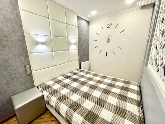 Продам двухкомнатную (2-комн.) квартиру, Сибгата Хакима ул, 52, Казань г