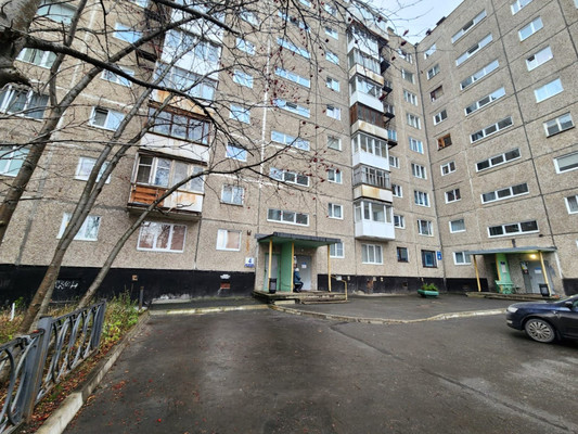 Продам двухкомнатную (2-комн.) квартиру, Молодежный проезд, 4, Мурманск г