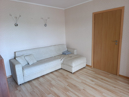 Продам двухкомнатную (2-комн.) квартиру, Первомайская ул, 10А, Симферополь г