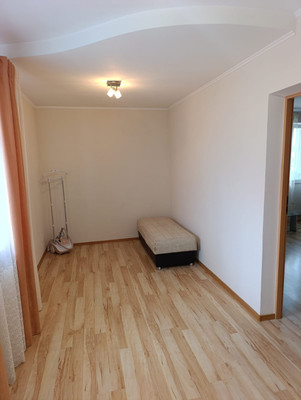 Продам двухкомнатную (2-комн.) квартиру, Первомайская ул, 10А, Симферополь г