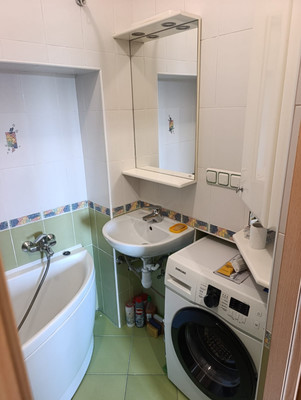 Продам двухкомнатную (2-комн.) квартиру, Первомайская ул, 10А, Симферополь г