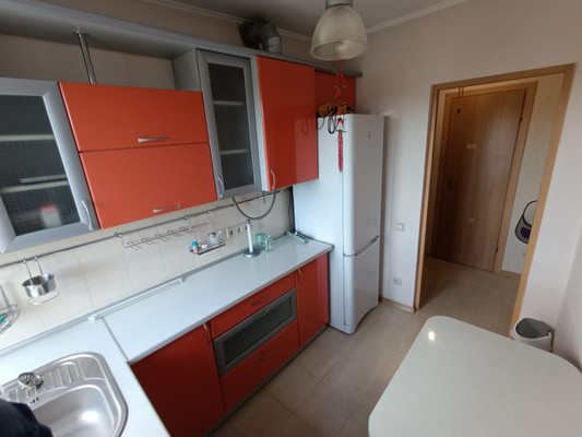 Продам двухкомнатную (2-комн.) квартиру, Первомайская ул, 10А, Симферополь г