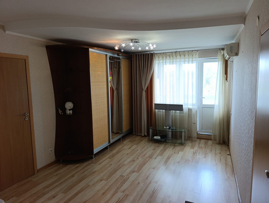 Продам двухкомнатную (2-комн.) квартиру, Первомайская ул, 10А, Симферополь г