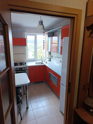 Продам двухкомнатную (2-комн.) квартиру, Первомайская ул, 10А, Симферополь г