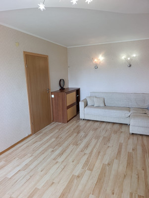 Продам двухкомнатную (2-комн.) квартиру, Первомайская ул, 10А, Симферополь г